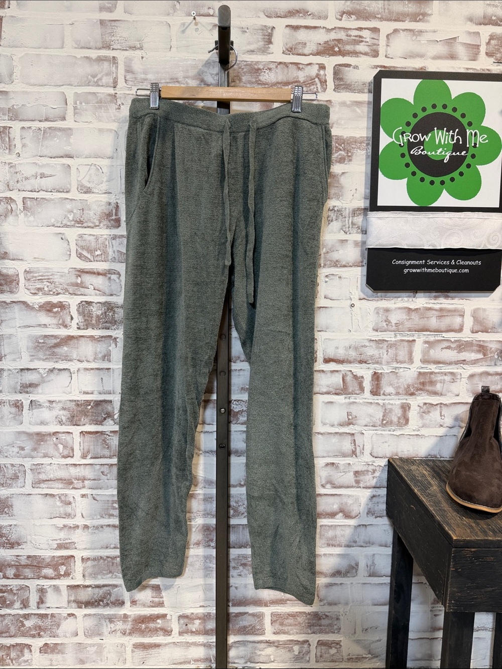 Barefoot dreams everyday joggers medium NWT